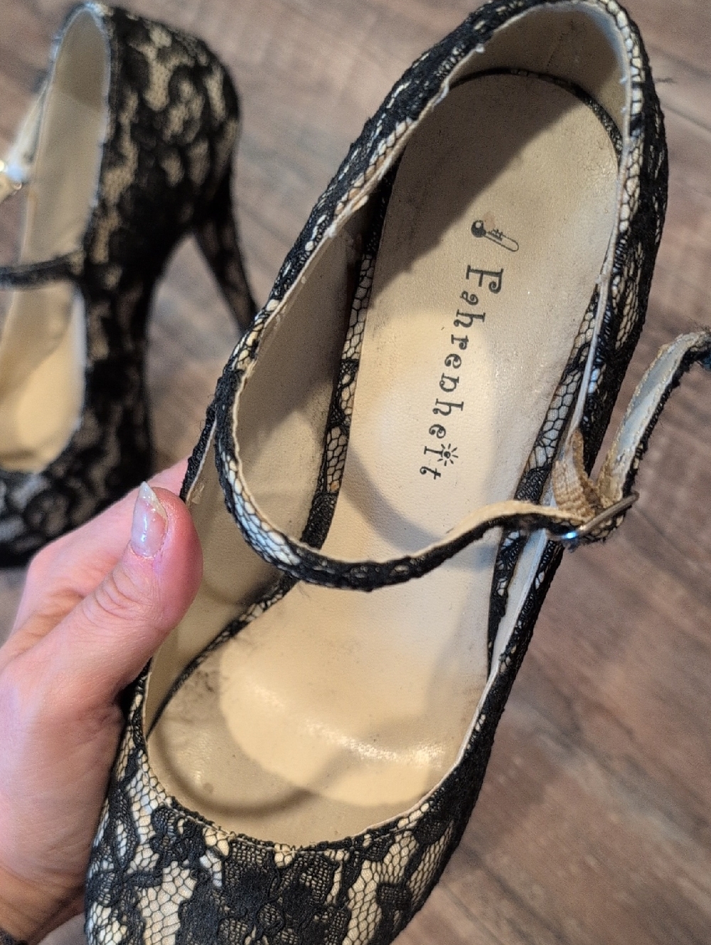 Women's Black Lace Platform Heels - Picture 10 of 10